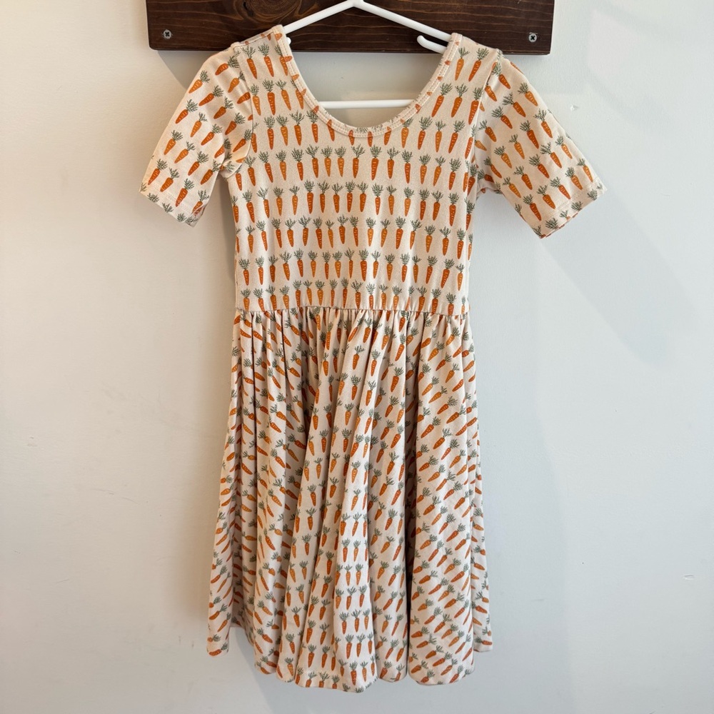 Alice + Ames‎ Carrot Print Twirl Dress Size 7